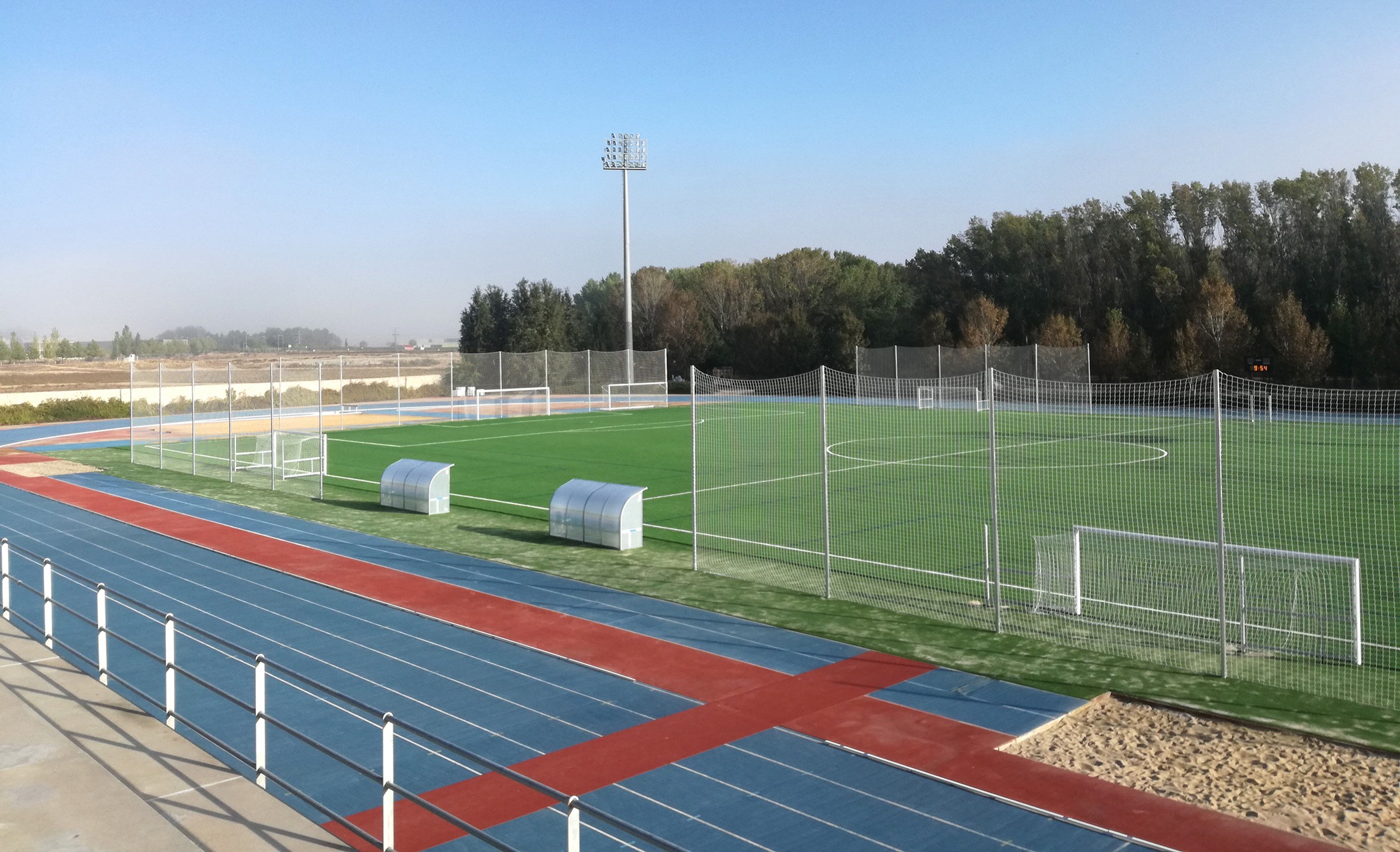 Pista de atletismo y campo de la Escuela del Corredor de Almansa